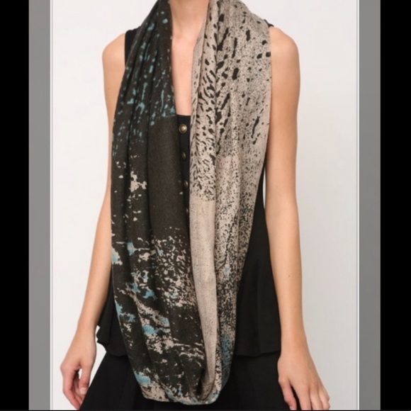 Abstract Circle Scarf *SOLD* - Picture 3 of 8